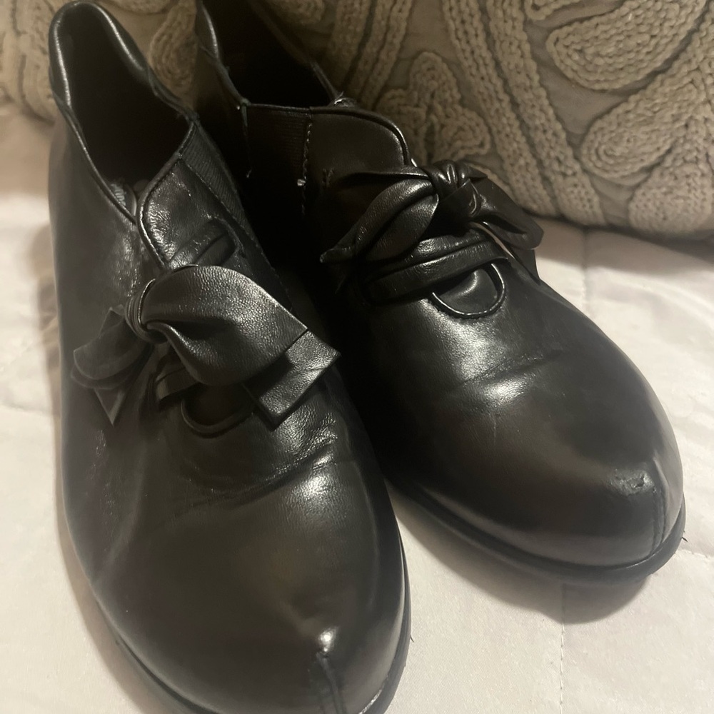 Spring Step Black ladies Oxfords